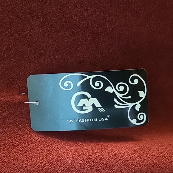 Chic Burgundy Poncho with Fringe - Picture 2 of 8